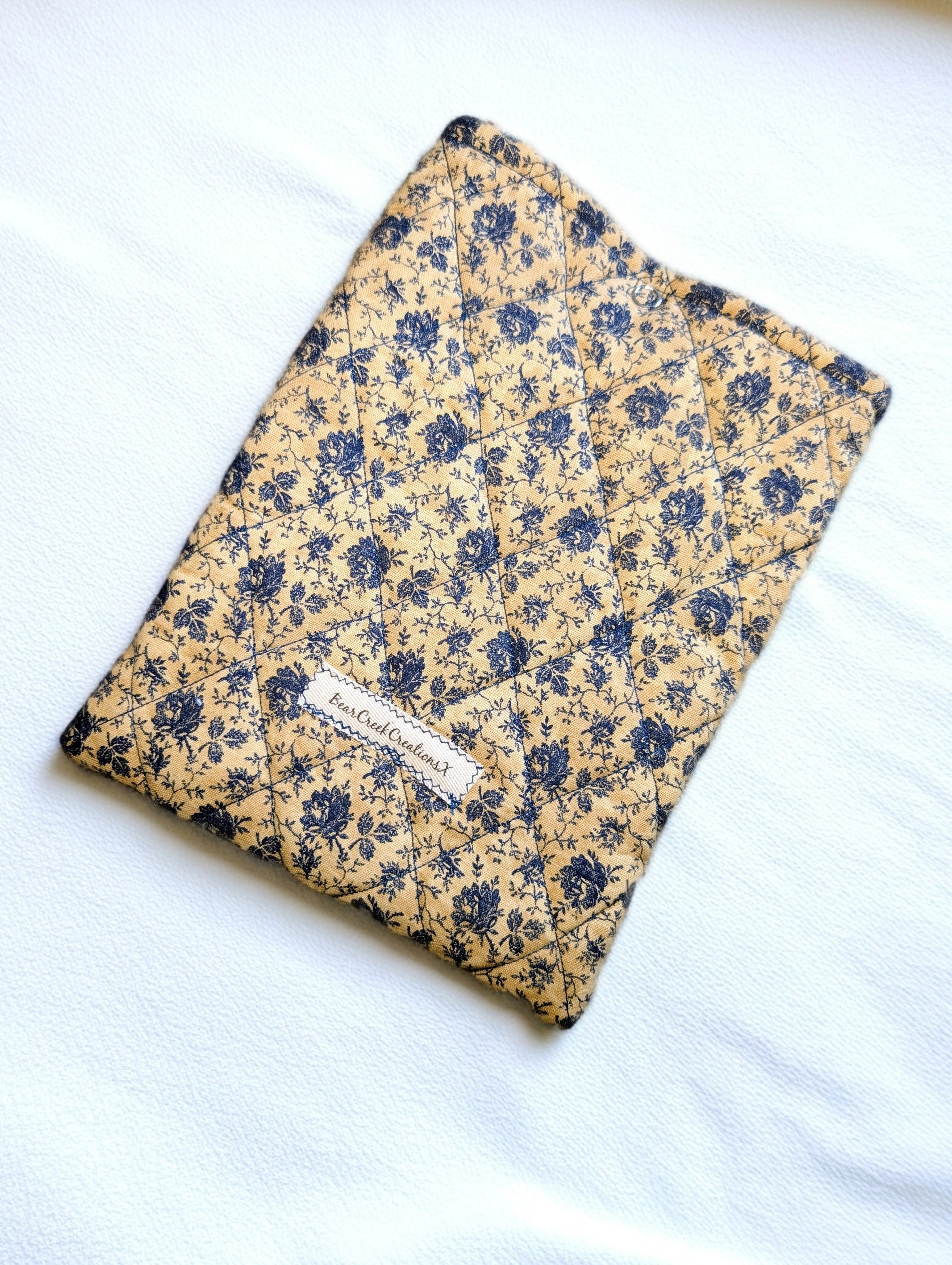 Blue Vintage Diamond-Quilted Floral Kindle Sleeve